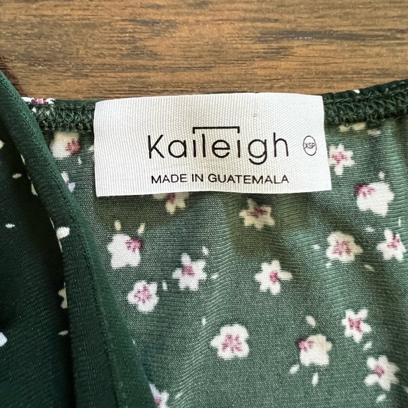 New without tags, green floral Kaileigh jumpsuits - Picture 6 of 6